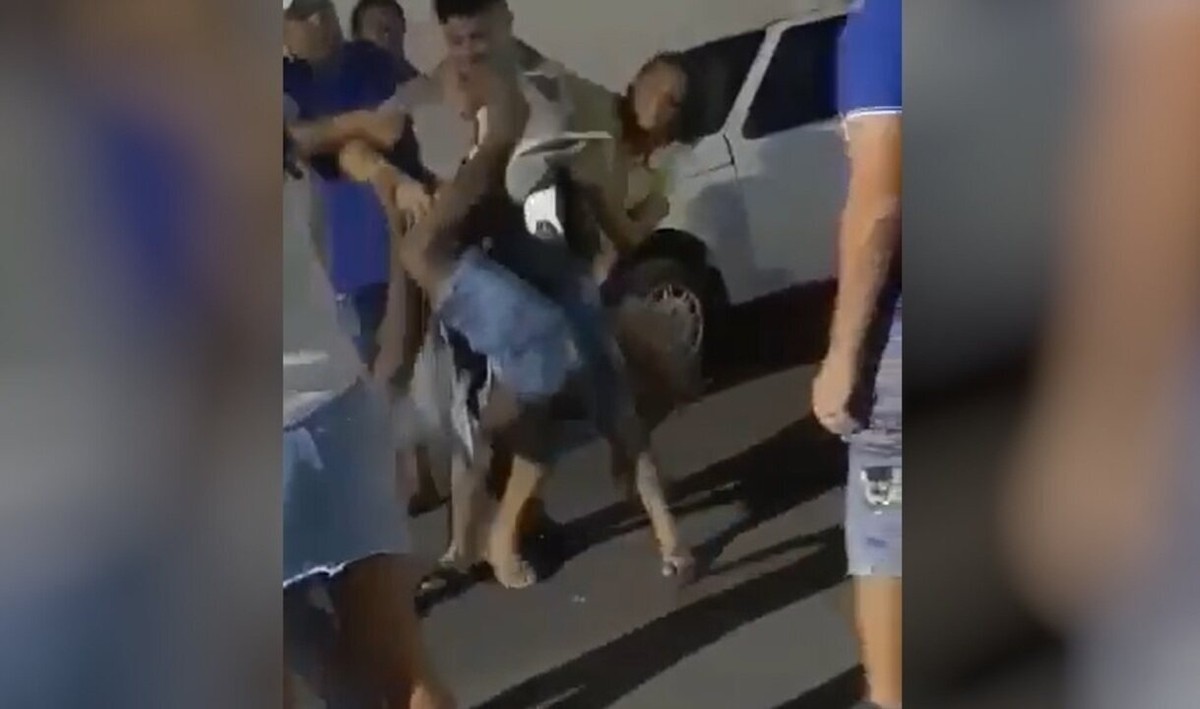 Flagras de meninas lesbianas em banheiro