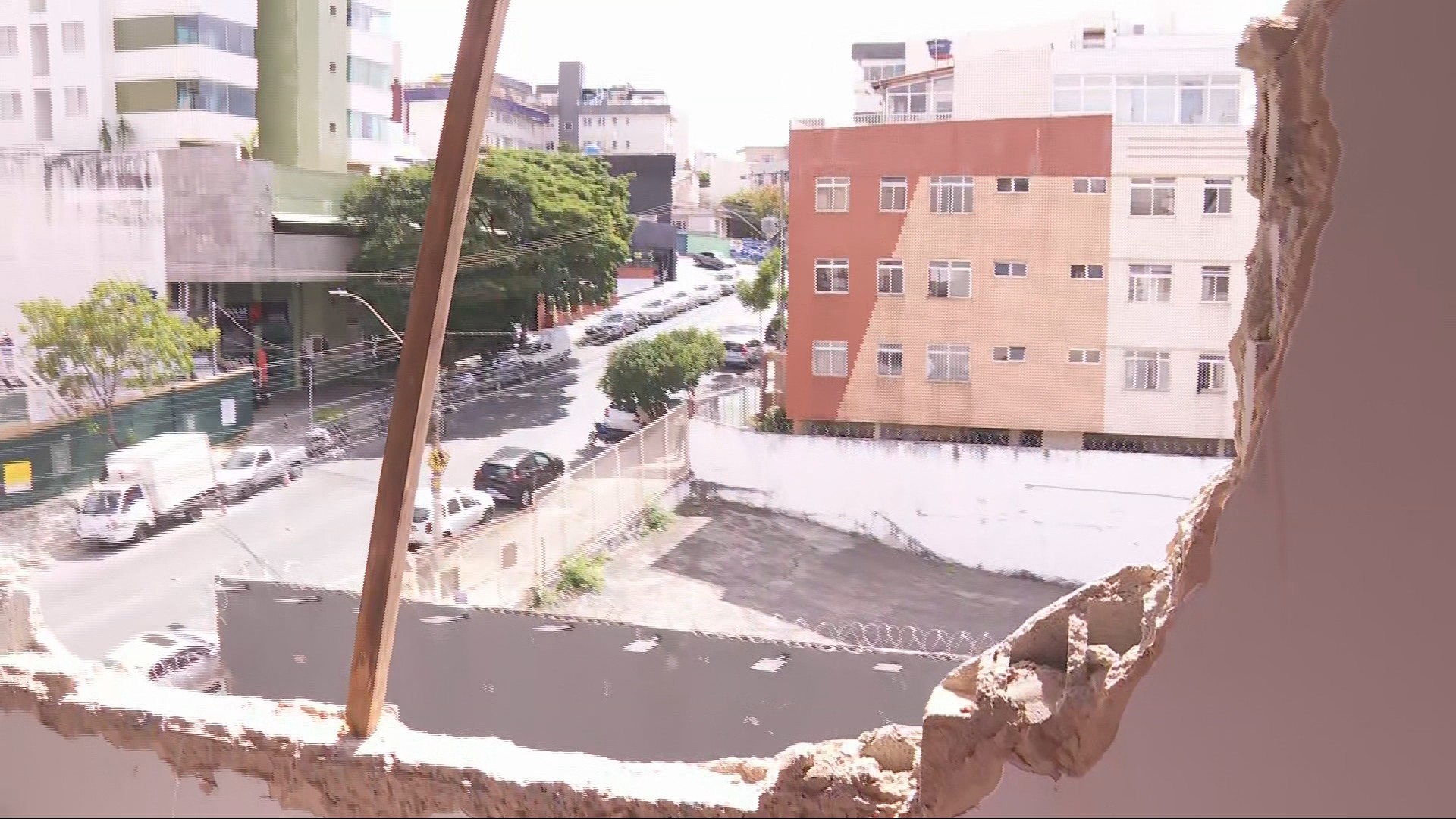 Veja como ficou apartamento atingido por avião em BH