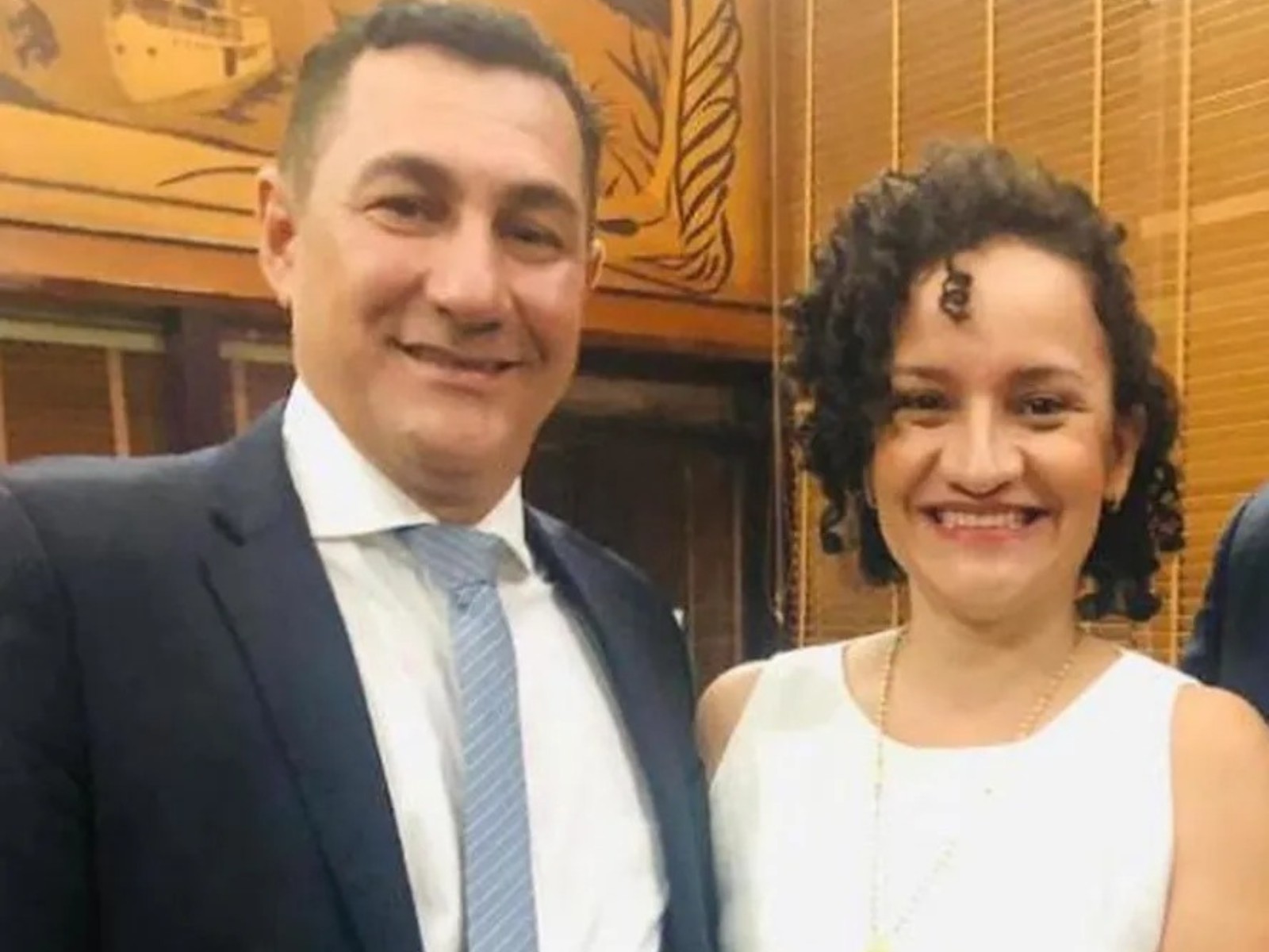 Ex-prefeita e ex-deputado viram réus por uso de máquinas públicas em terreno particular no AC