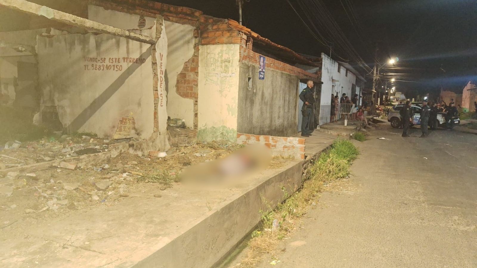 Homem de 53 anos é morto a tiros em calçada de rua na Zona Norte de Teresina