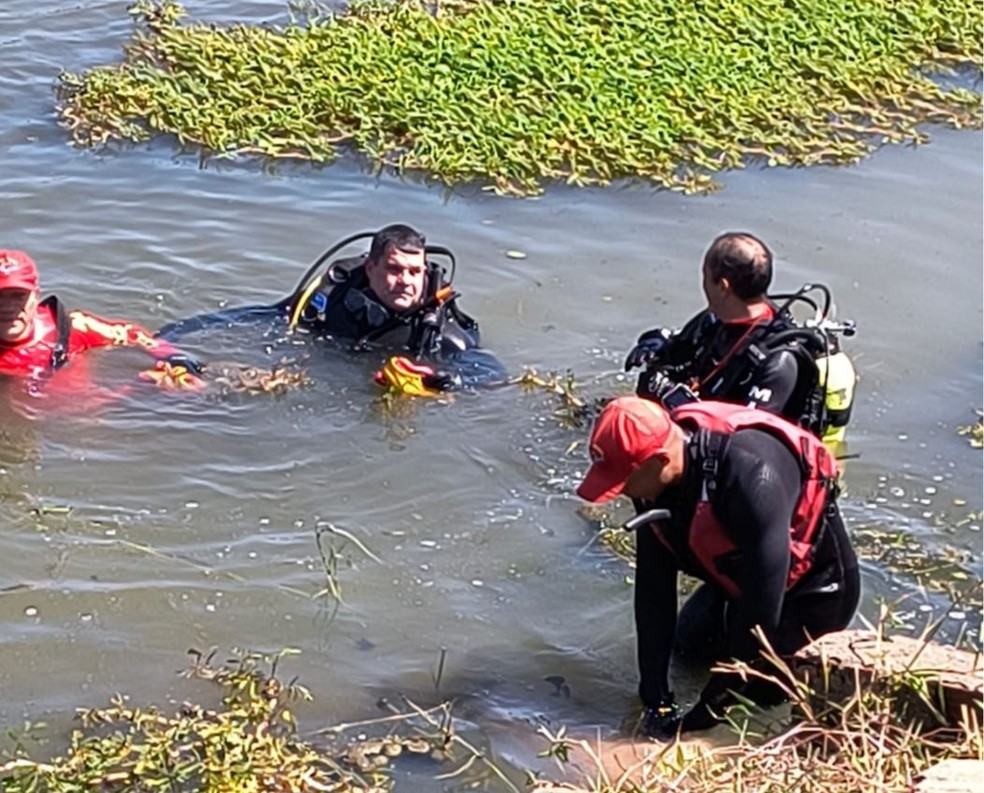 Jovem morre afogado após caiaque virar durante passeio em parque aquático em Aquiraz. — Foto: Corpo de Bombeiros/ Divulgação