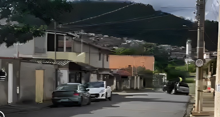 VÍDEO: agente de trânsito fica ferido após bater e ser arremessado sobre carro durante perseguição em Poços de Caldas