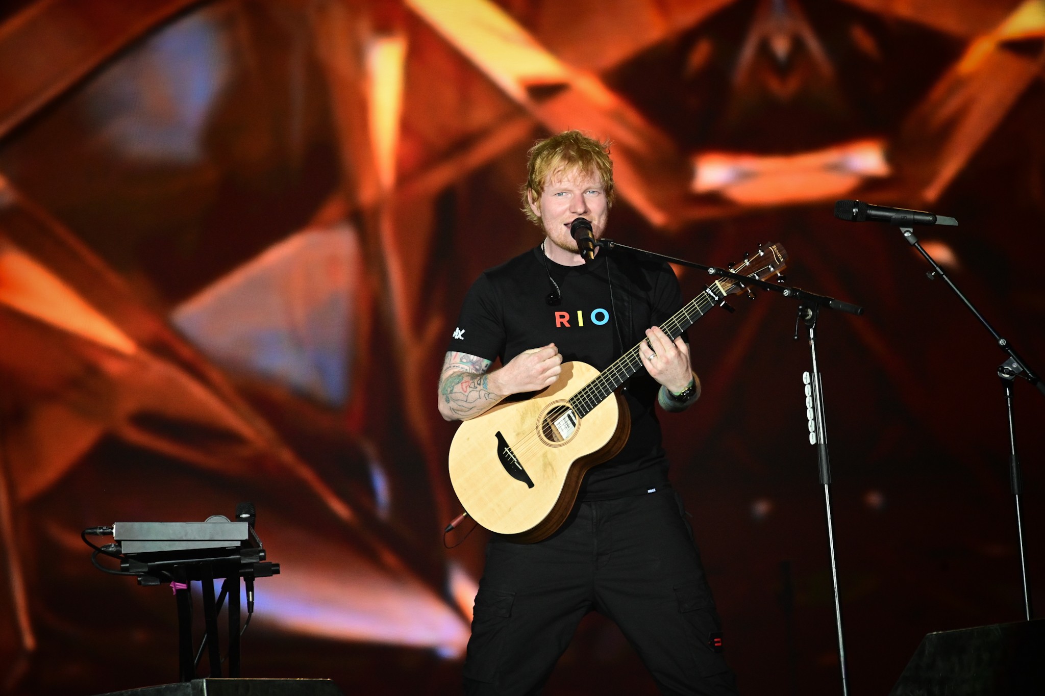 Ed Sheeran faz bom show apressado e cheio de talento para plateia apaixonada no Rock in Rio