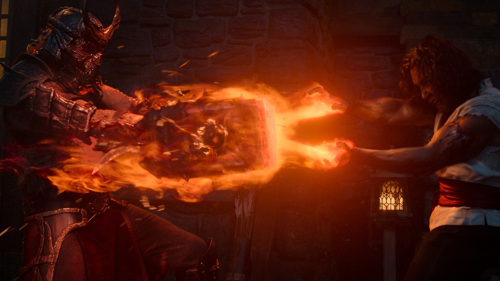 Liu Kang (Ludi Lin) enfrenta o vilão Shao Khan (Martyn Ford) em 'Mortal Kombat 2' — Foto: Divulgação