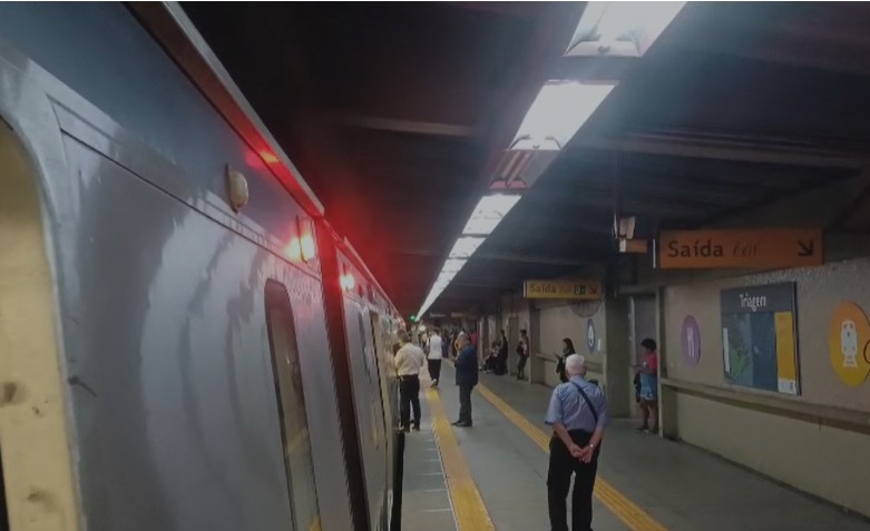 Linhas 1,2 e 4 do MetrôRio sofrem paralisação após problema técnico