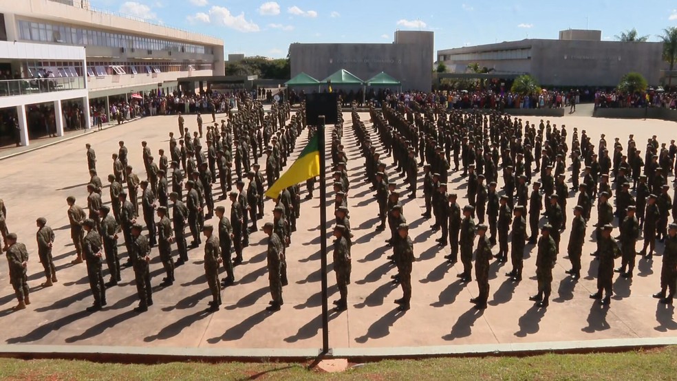 Mulheres se formam pela primeira vez como soldados no Exército Brasileiro, em 28 de abril de 2026 — Foto: TV Globo