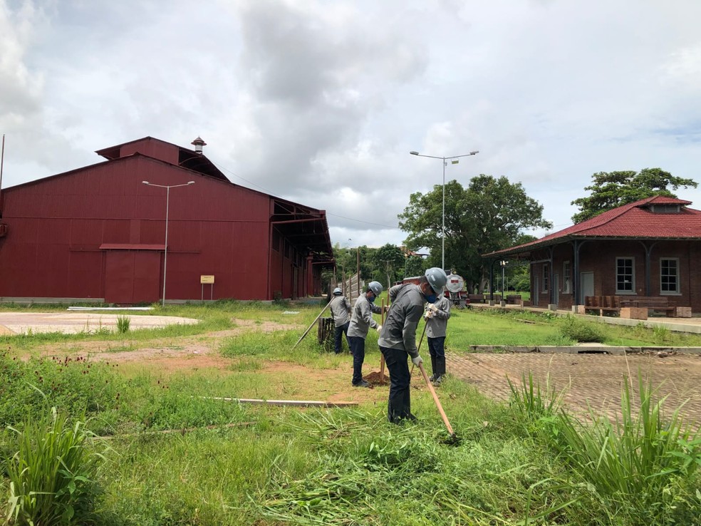 Obras na Estrada de Ferro Madeira Mamor&eacute; durante fase de finaliza&ccedil;&atilde;o &mdash; Foto: Santo Ant&ocirc;nio Energia