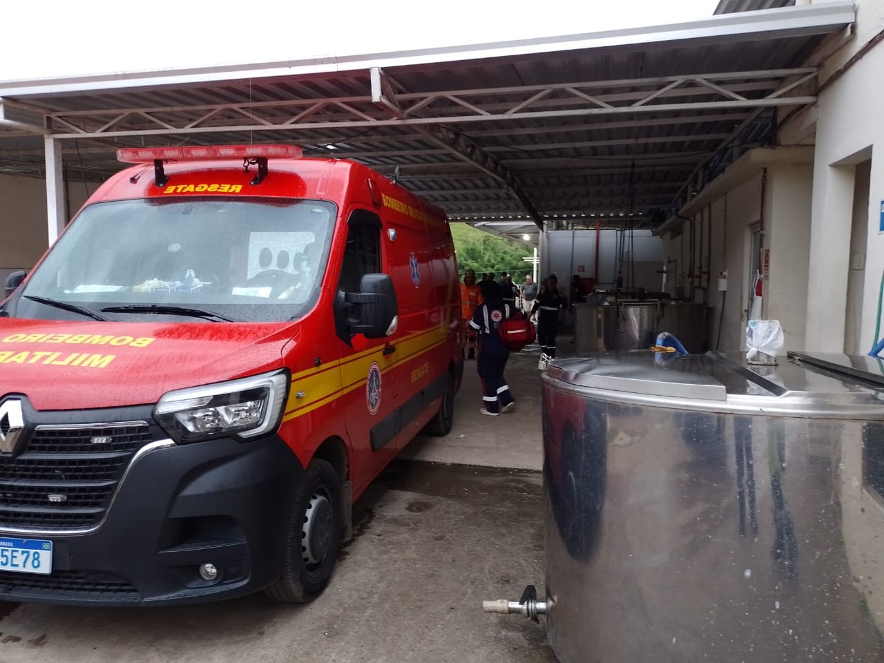 Trabalhador tem mão presa em máquina de moer carne em Juiz de Fora