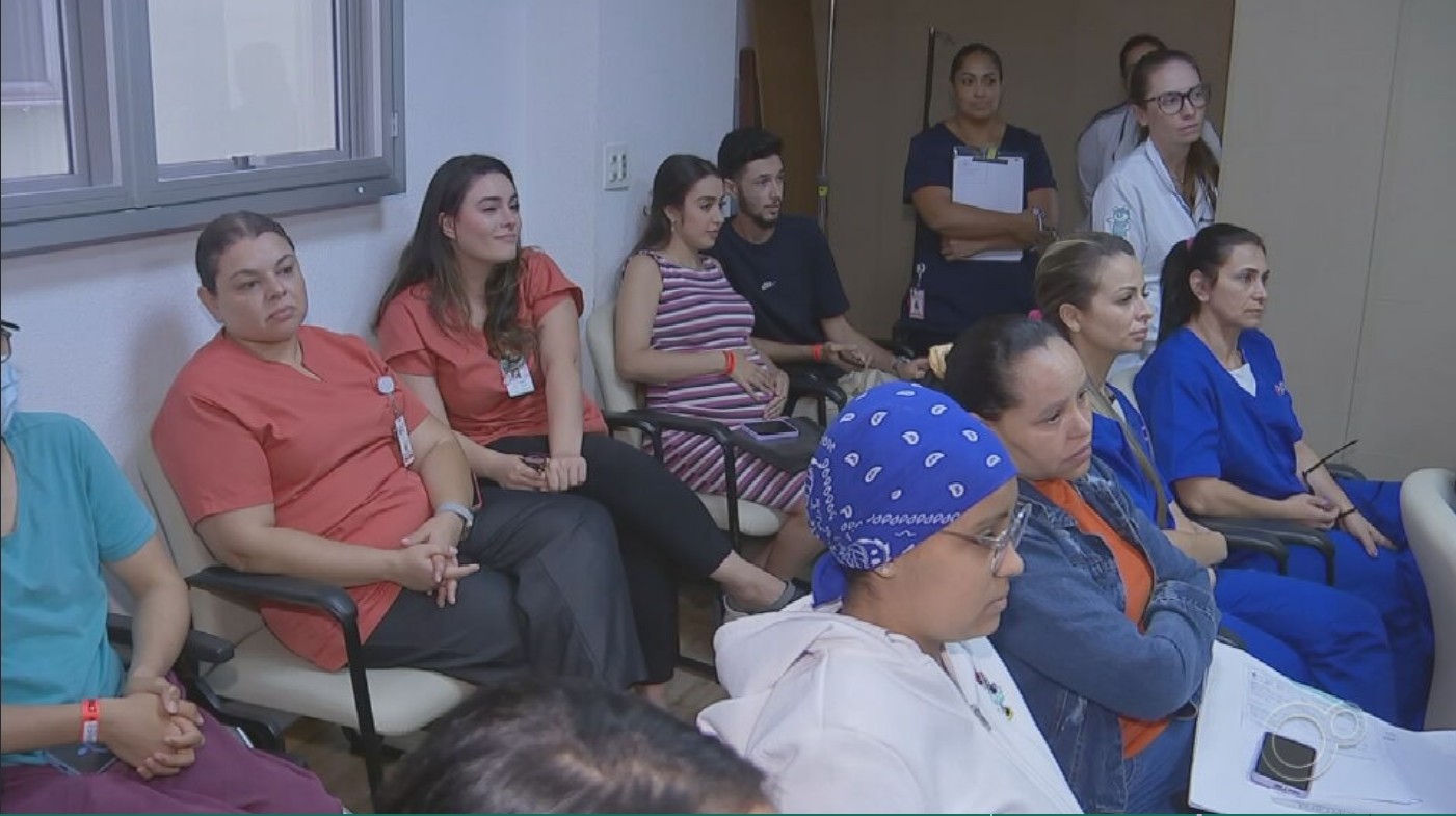 Pacientes que se curaram do câncer compartilham histórias e agradecem equipe médica de hospital em Sorocaba