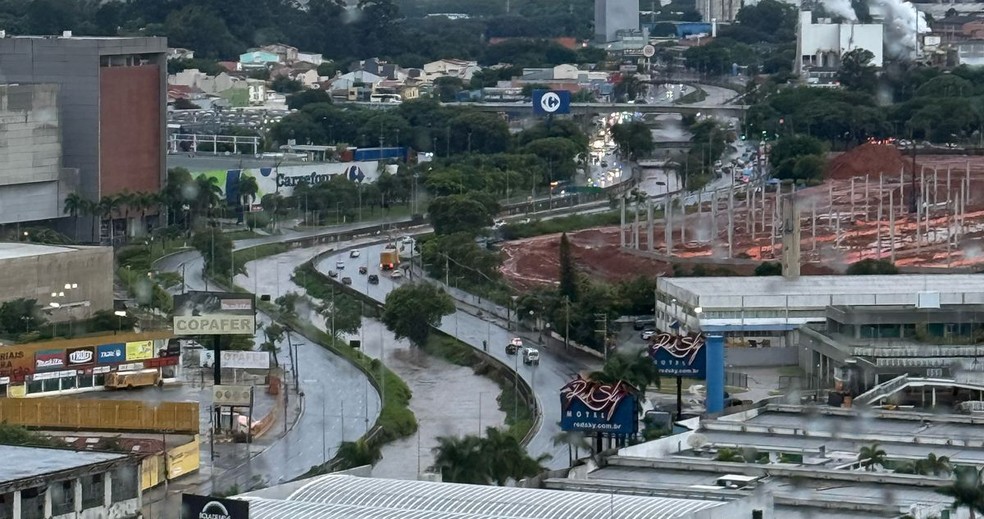 Nível do Rio Tamanduateí já está elevado na região de Santo André — Foto: Reprodução/TV Globo