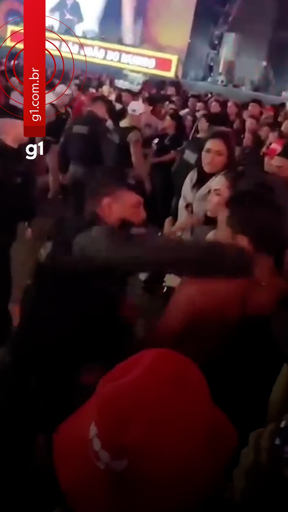 Policial desferiu v�rios socos contra homem � Foto: Reprodu��o/TV Cabo Branco
