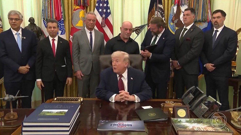 Irã volta a atacar navios em Ormuz e ameaça manter bloqueio; Trump diz que não aceitará chantagem — Foto: Reprodução/Tv Globo