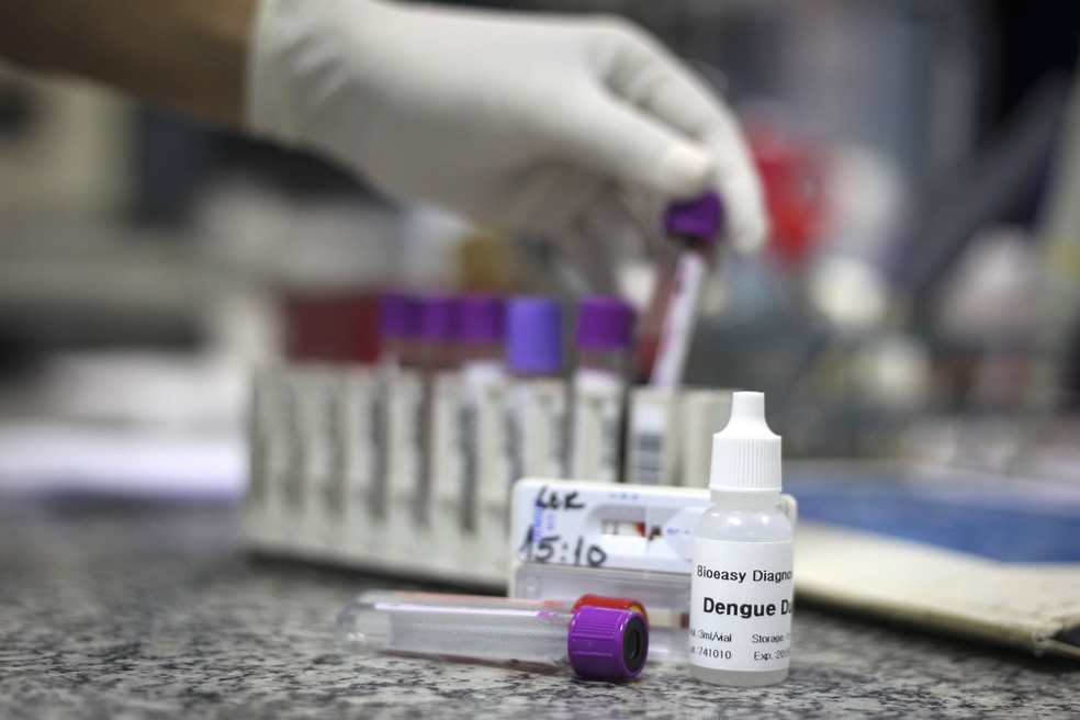 Teste rápido detecta se paciente tem dengue — Foto: Andre Borges/Agência Brasília