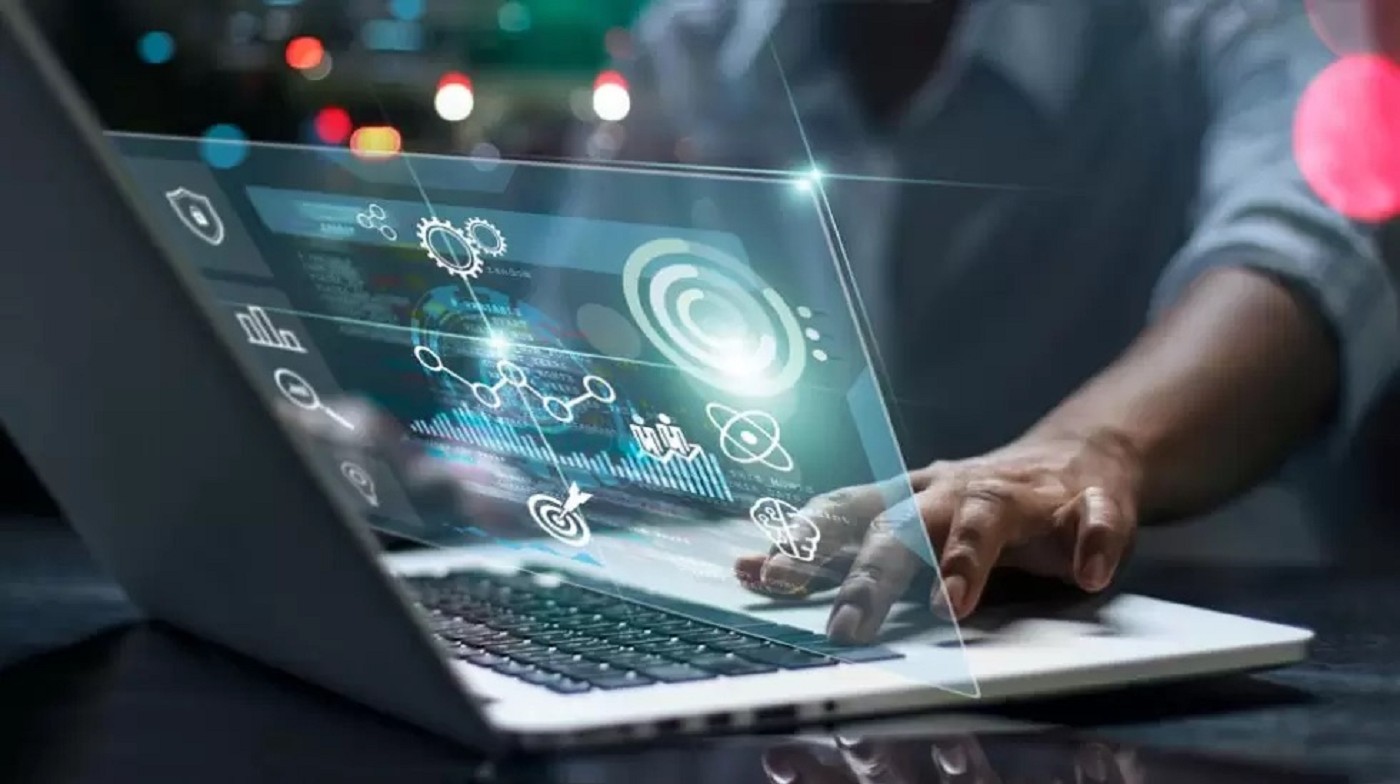 IA avança e pressiona iniciantes: estudo mede impacto da tecnologia nos empregos