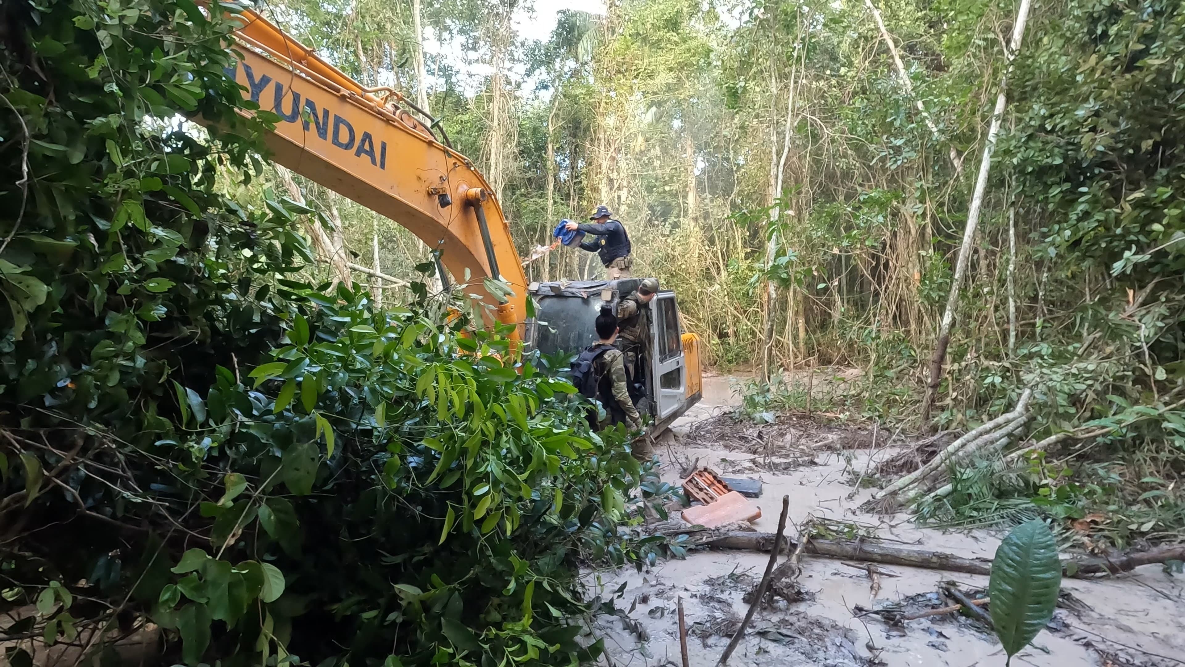 Operação destrói maquinário avaliado em mais de R$ 17 milhões utilizado para extrair ouro ilegal em terra indígena em MT