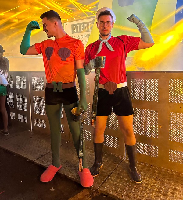 Cristian junto do namorado com quem vive atualmente — Foto: Cristian Garcia/Arquivo Pessoal