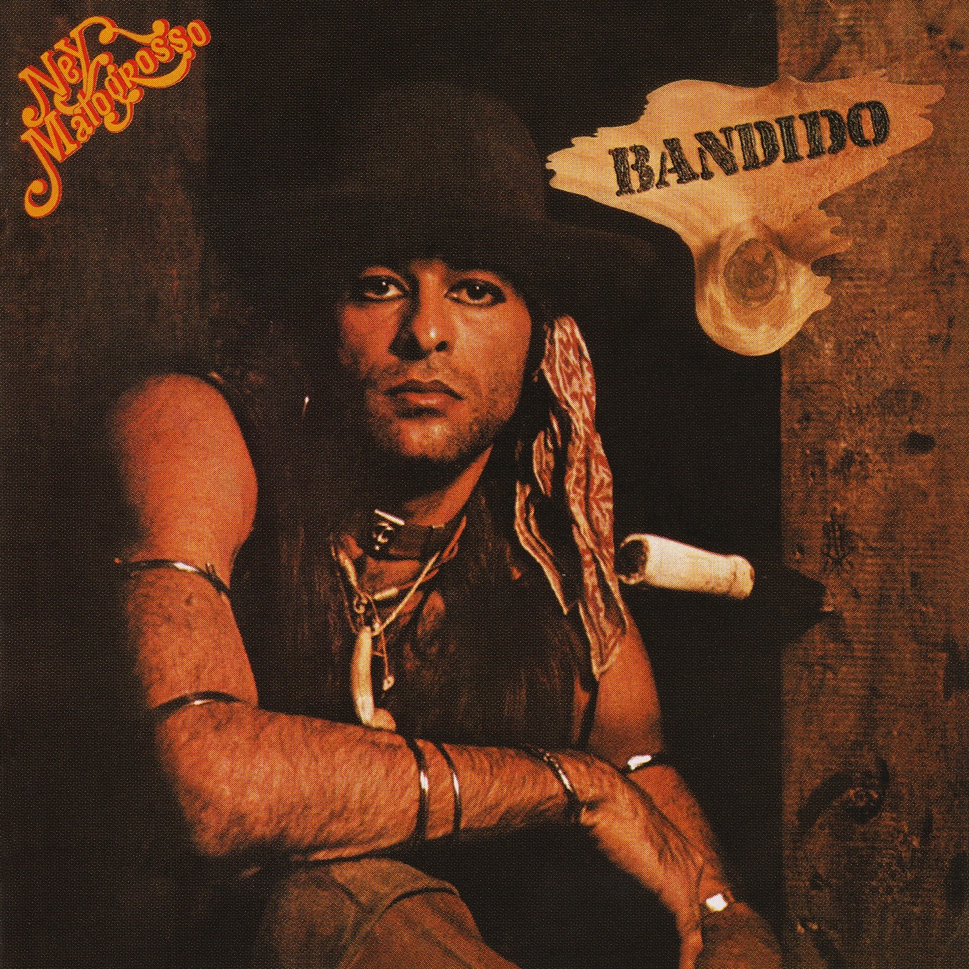 Álbum que firmou a identidade musical latina de Ney Matogrosso em 1976, 'Bandido' continua sedutor aos 50 anos