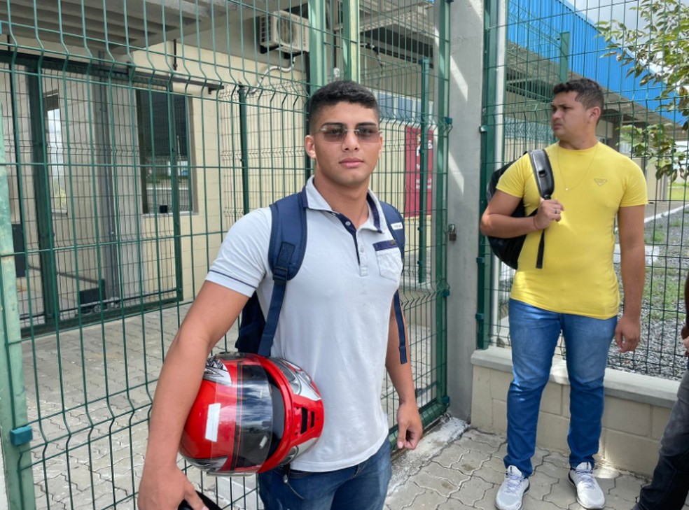  Carlos Vinícius  Ávila, 20 anos, veio de Martinópole para tentar emprego em fábrica em Massapê, no interior do Ceará.  — Foto: Mateus Ferreira/Sistema Verdes Mares