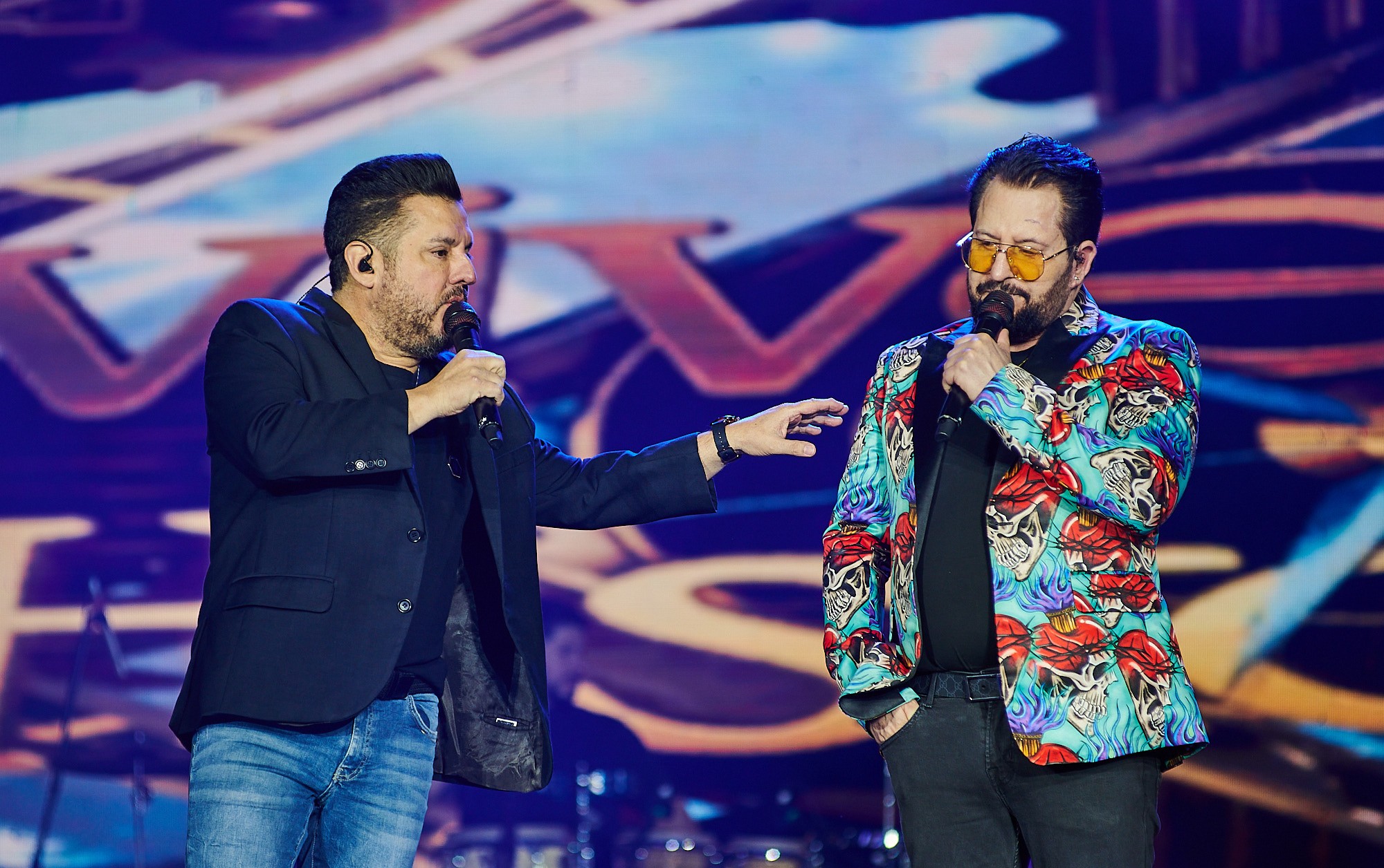 Com embaixadora Ana Castela na plateia, Bruno e Marrone arrebatam Barretos com hits românticos e bom humor 