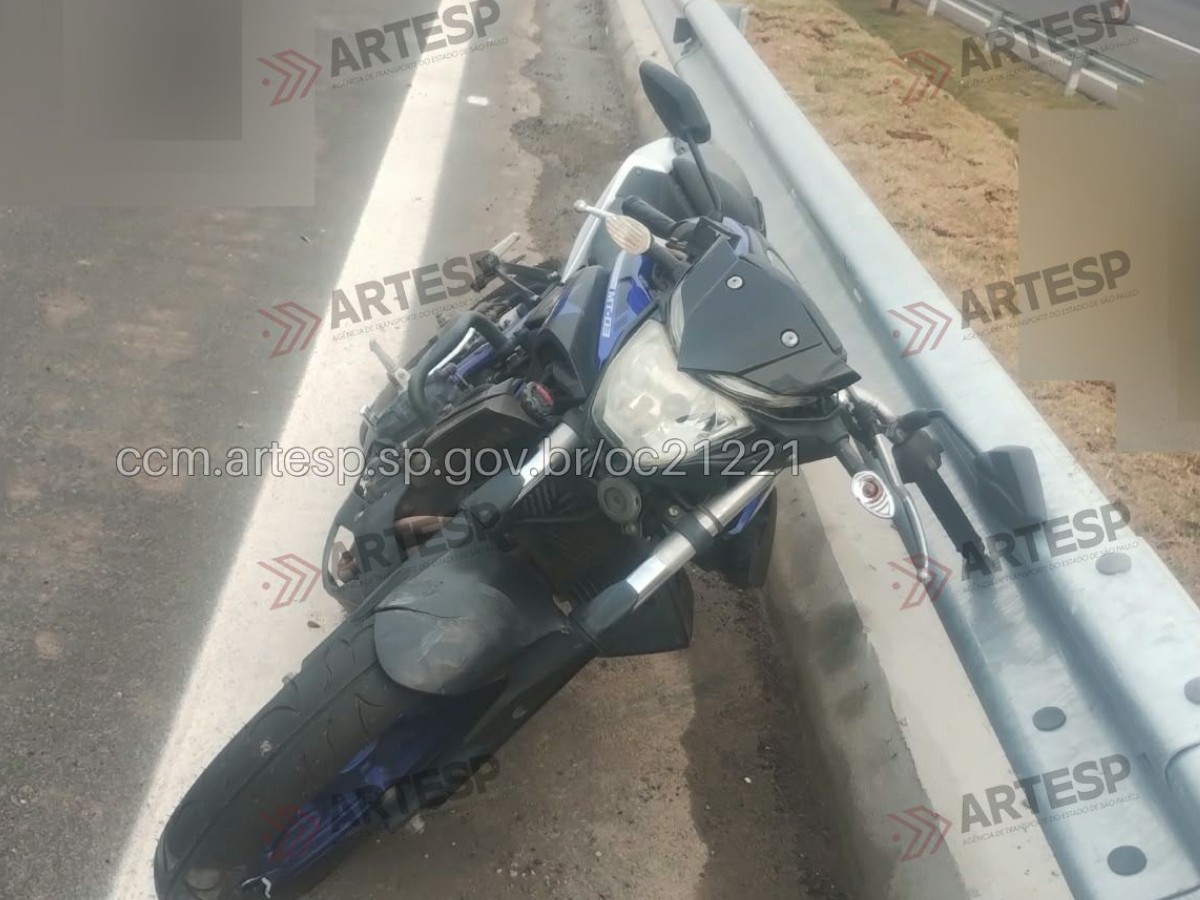 Motociclista morre após bater contra sinalização e tombar na SP-310 no interior de SP