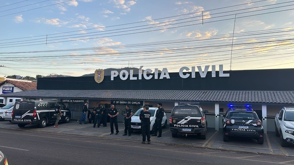 Cerca de 180 policiais civis foram às ruas para cumprir as ordens da Justiça — Foto: Polícia Civil