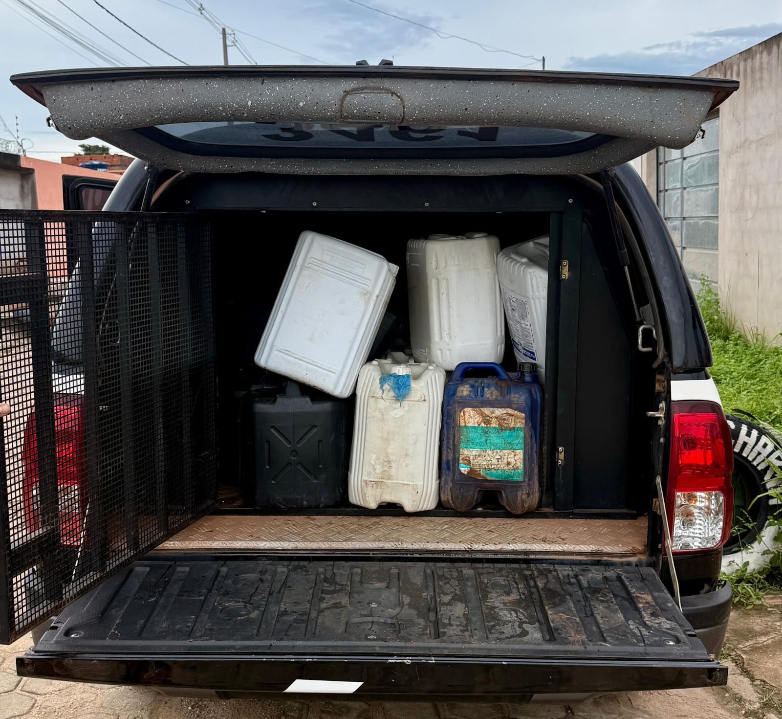 Polícia desativa ponto clandestino e apreende 385 litros de combustível no MA