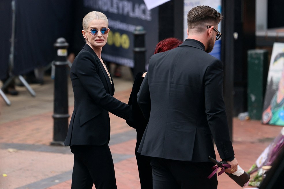 Kelly Osbourne no funeral do pai Ozzy Osbourne — Foto: REUTERS/Jack Taylor