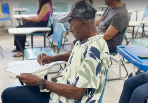 Idoso de 74 anos aprovado na UFPB reforça que nunca é tarde demais para começar a estudar: 'estudo não tem idade'