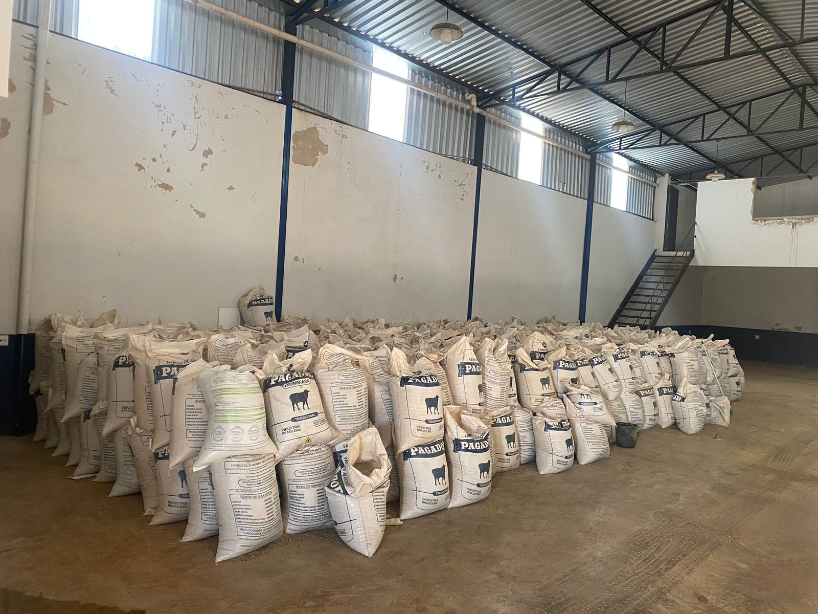 Mais três suspeitos de participação em roubo de 1,5 mil sacas de café em Monte Carmelo são presos
