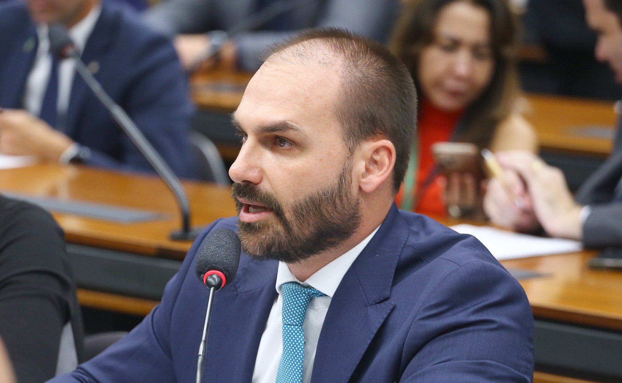 Ao atribuir 'prejuízo gigantesco' a Eduardo Bolsonaro, Ciro Nogueira 'risca o chão' e diz à família do ex-presidente que Centrão vai comandar campanha de 2026