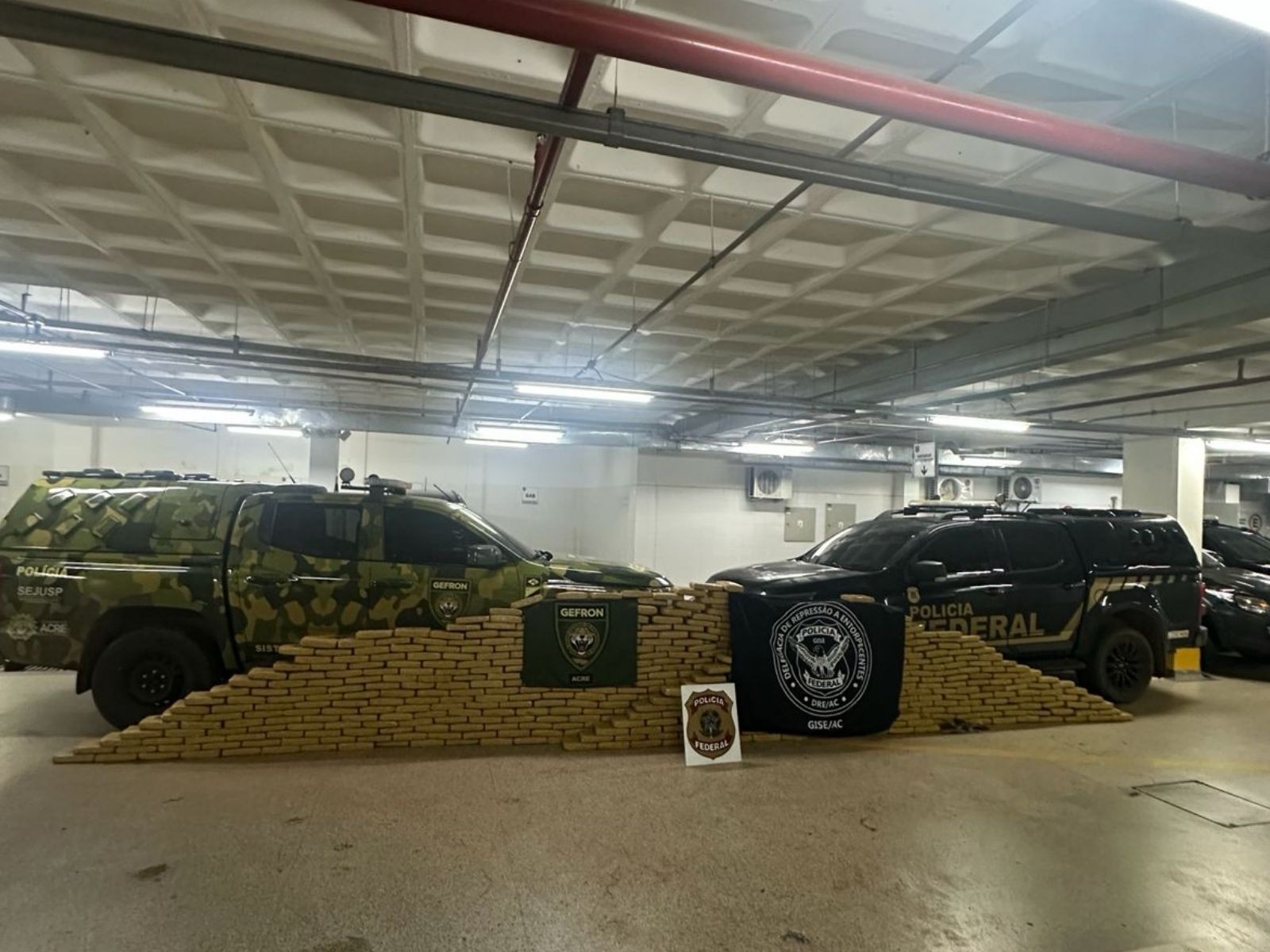 Dois homens são presos com mais de 630 kg de droga em carros no interior do Acre; VÍDEO