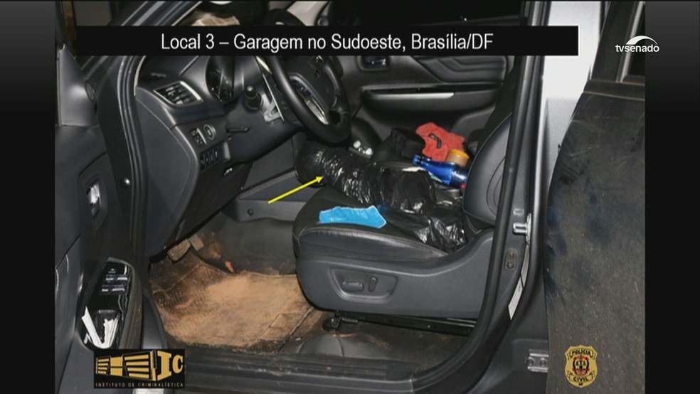 Carro de apoiador de Bolsonaro, onde policiais encontraram explosivos, em Brasília — Foto: TV Senado/Reprodução