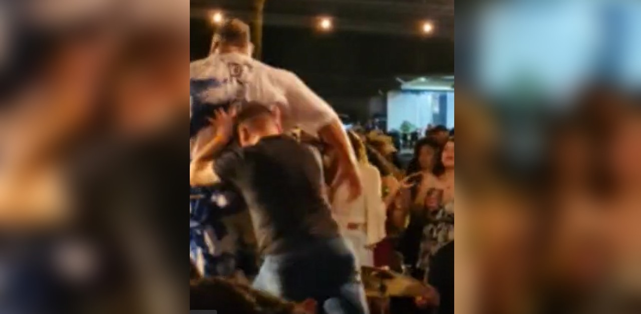 VÍDEO: cantor de pagode é empurrado durante gravação de videoclipe no interior de SP