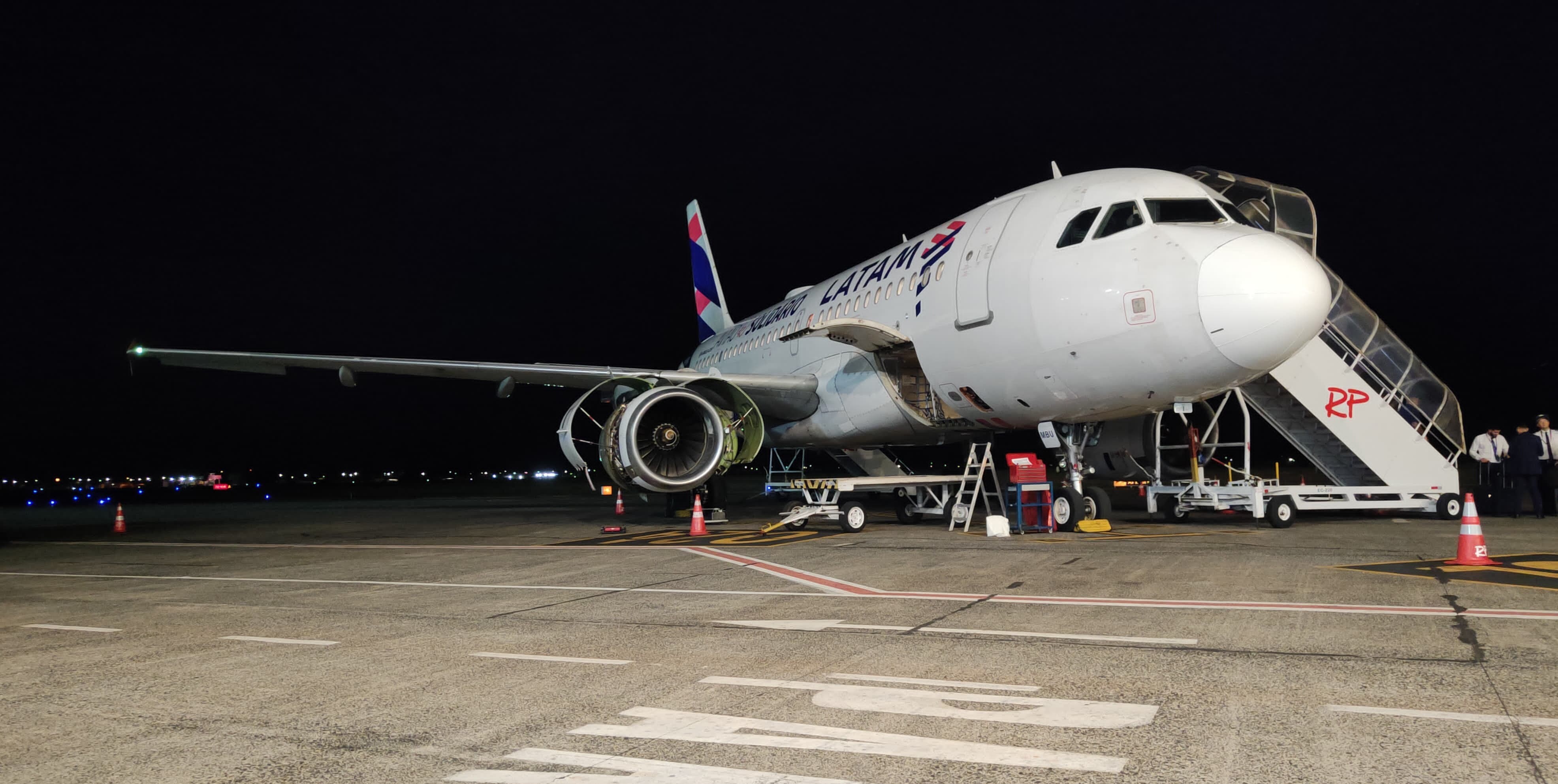 Avião retorna ao aeroporto de Uberlândia após colidir com pássaro