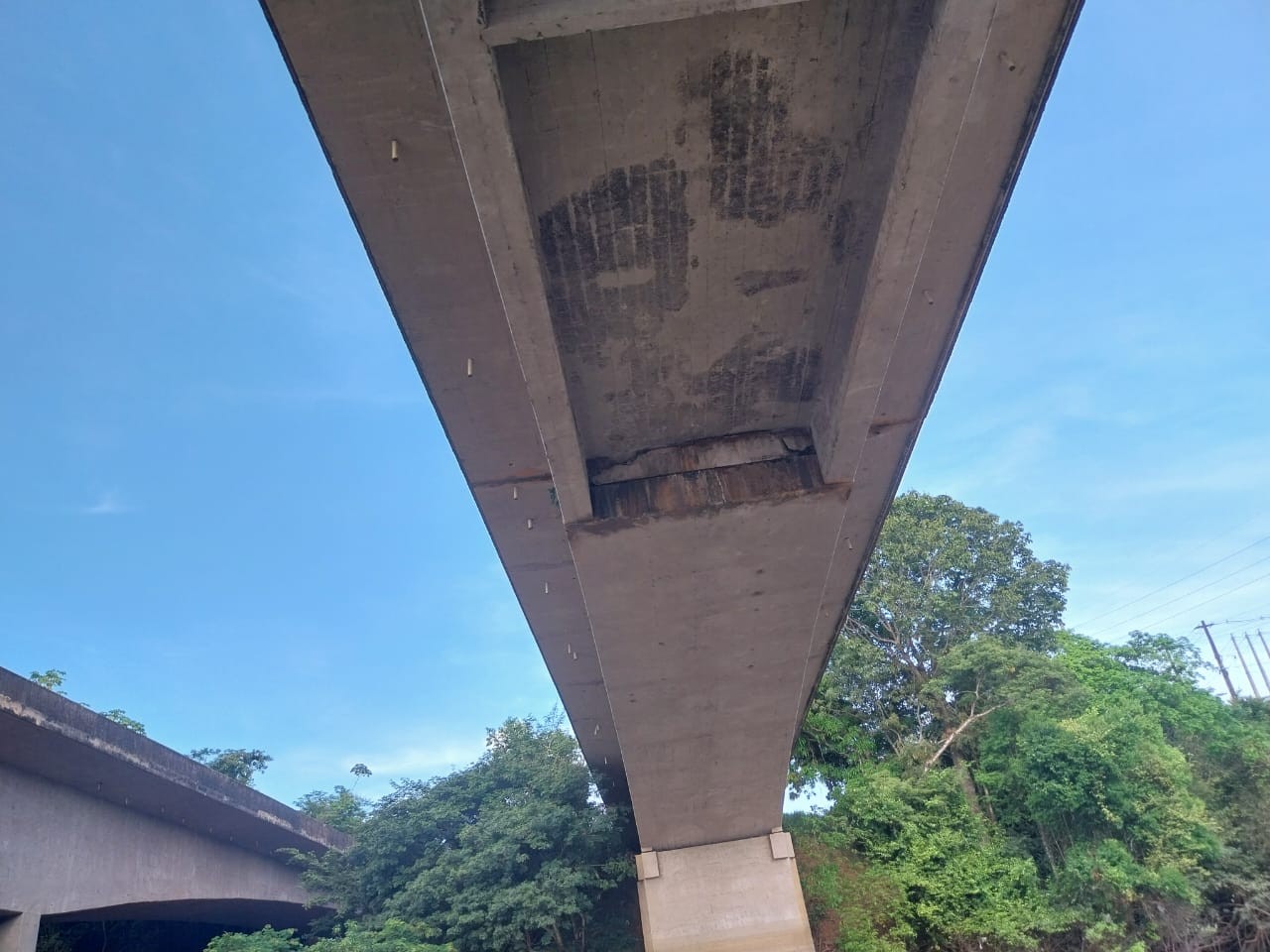Entenda por que moradores bloquearam a ponte sobre o Rio Candeias, em RO
