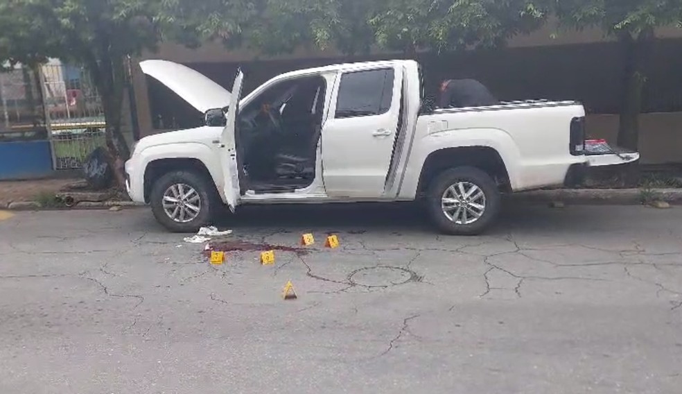 Polícia Civil faz perícia no local em que advogado foi baleado — Foto: Reprodução/Emanuelle de Souza