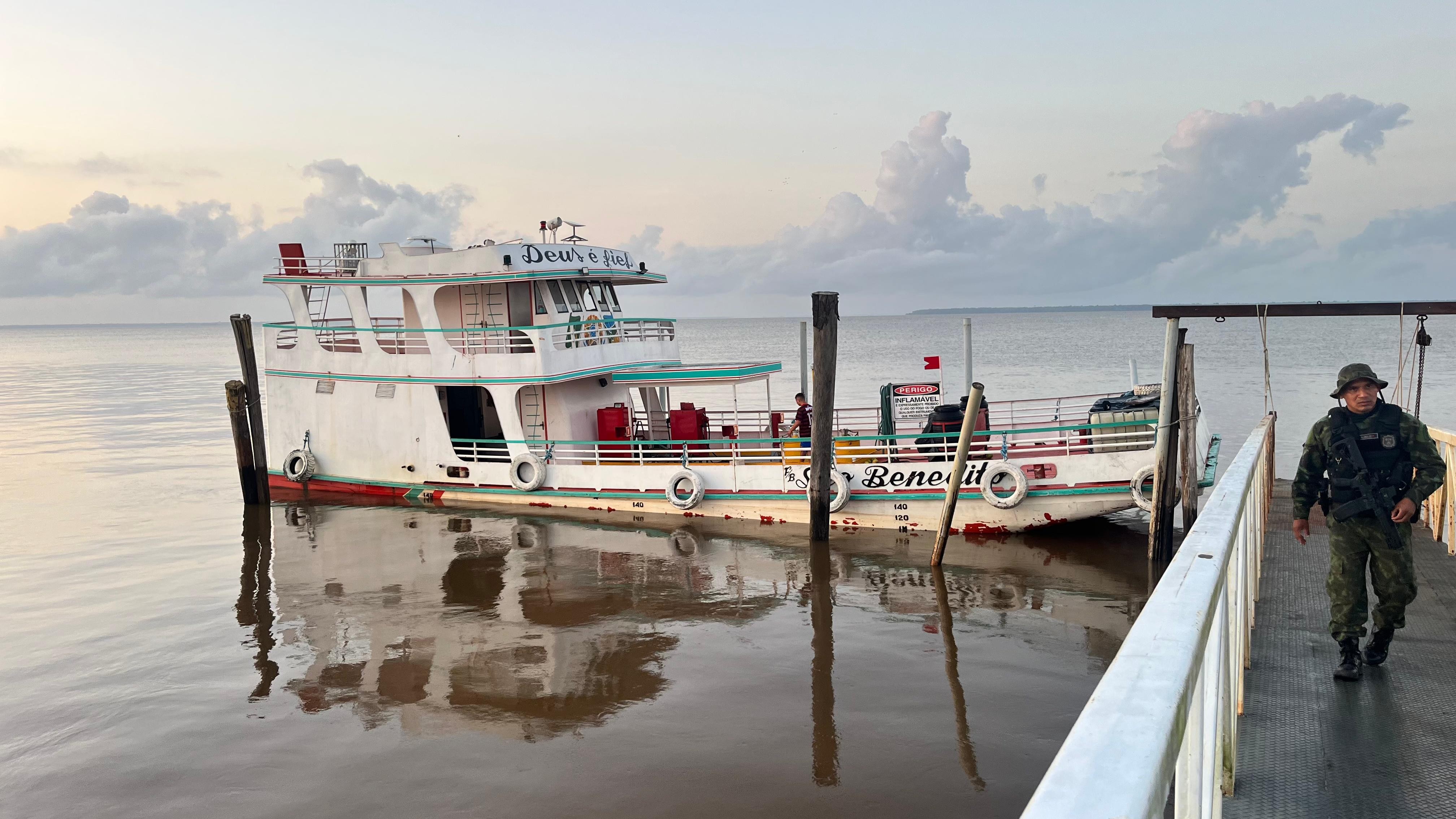 Polícia Militar apreende 27 mil litros de combustível irregular em embarcação no Amapá