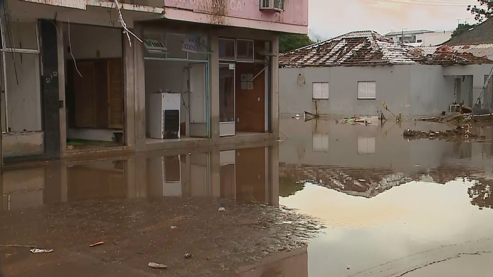 Mu&ccedil;um foi uma das cidades mais atingidas pelas enchentes causadas pela passagem de um ciclone extratropical no RS &mdash; Foto: RBS TV/Reprodu&ccedil;&atilde;o