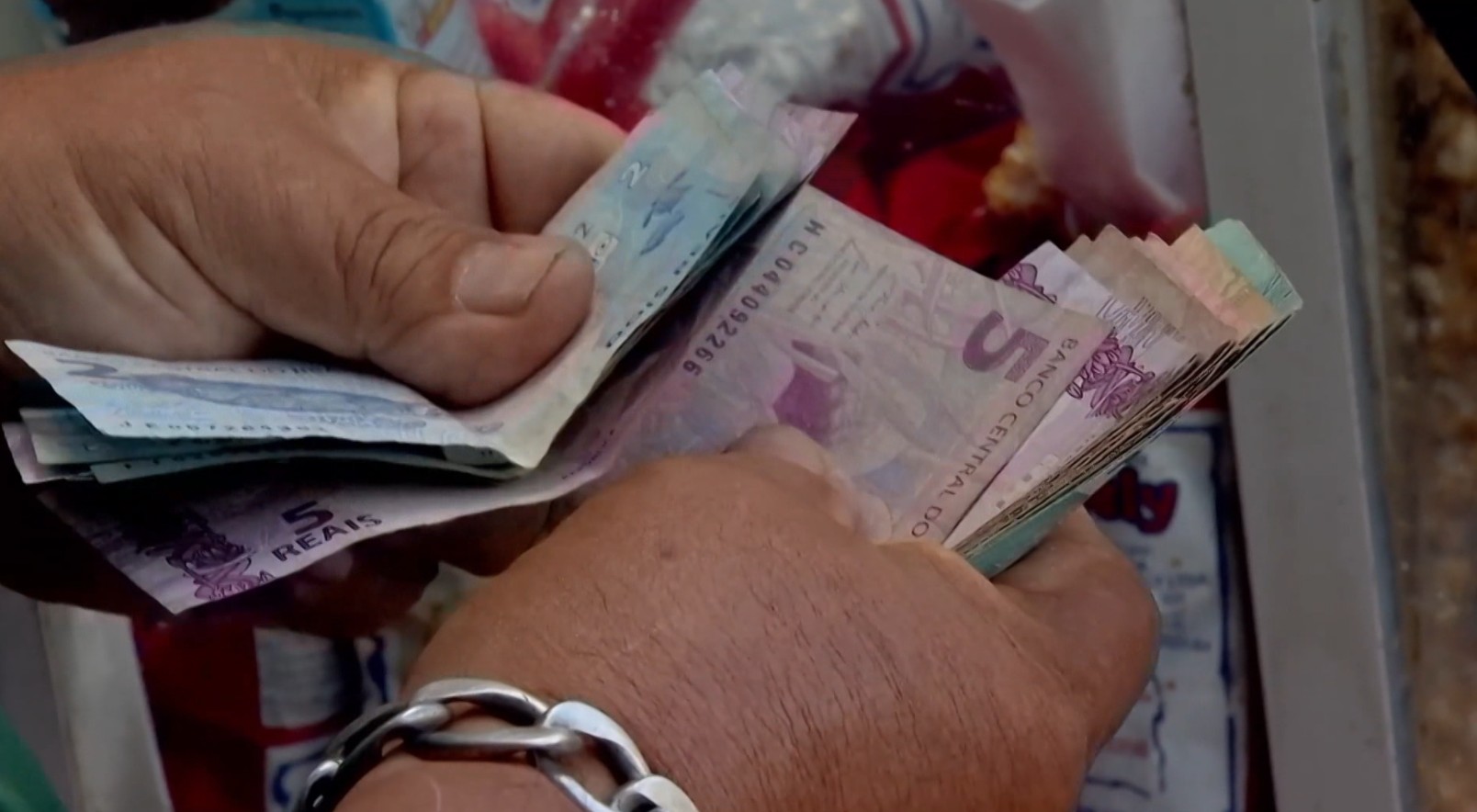 Mais de 15% dos amazonenses deixaram a linha da pobreza, revela pesquisa