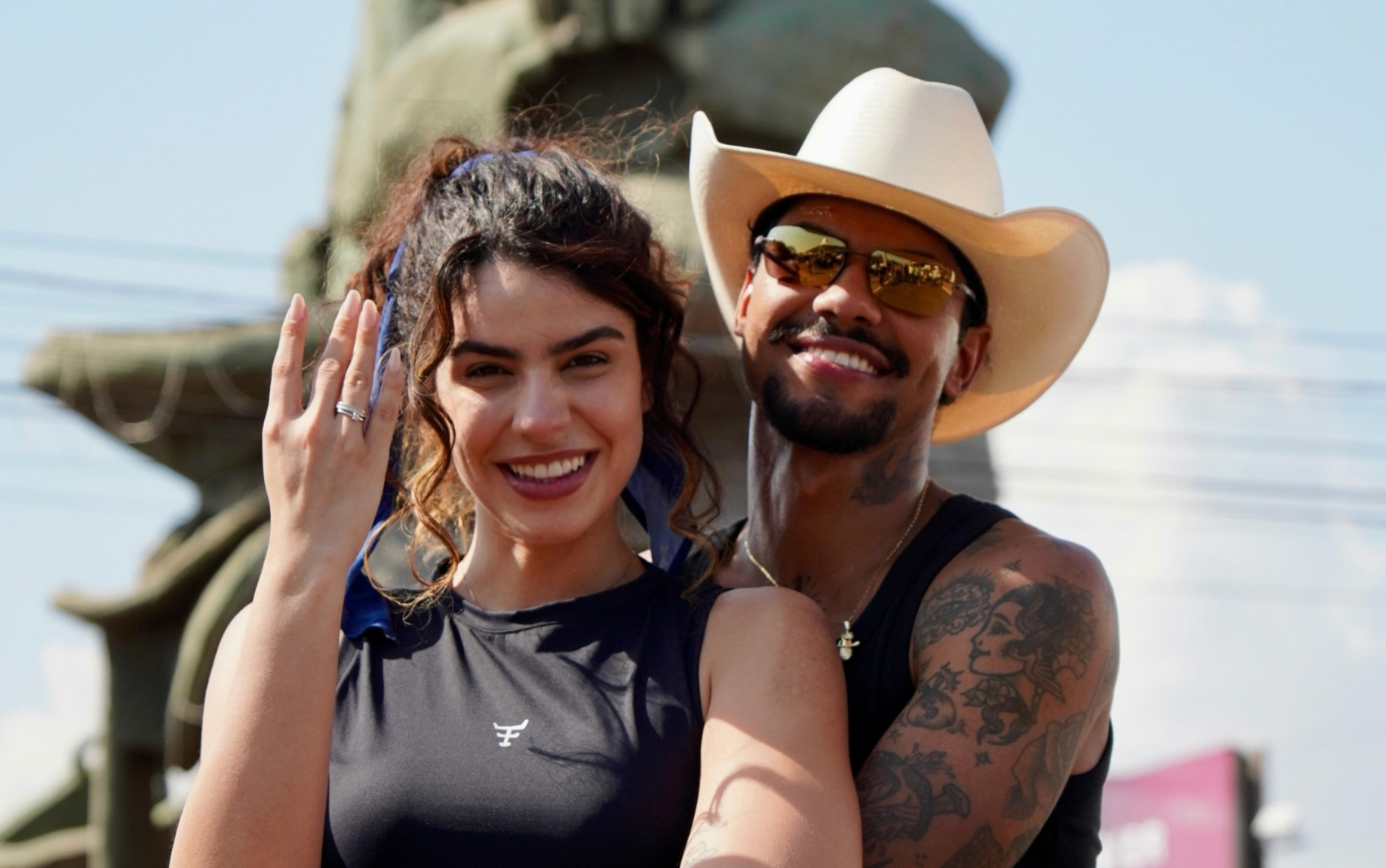 Jeninho, dono do hit ‘Peão Todo Tatuado’, se declara à influenciadora: ‘Tomou conta do meu coração’