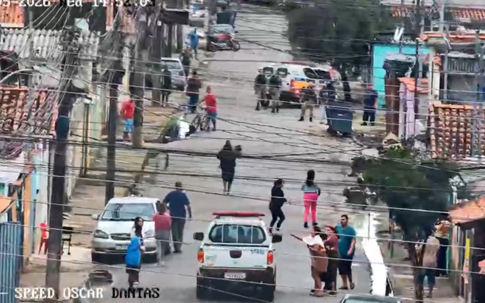 VÍDEO: Criança desacordada após convulsão é salva pela PM após mobilização de moradores em MG