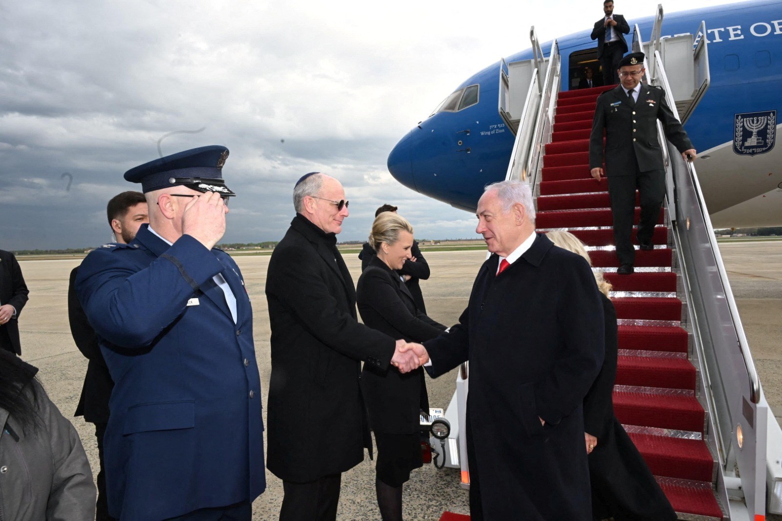 Trump recebe Netanyahu na Casa Branca para discutir tarifas e sanções ao Irã