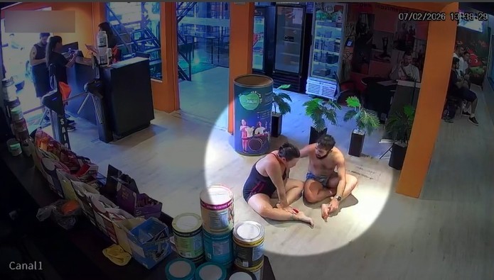 'Encostei na borda sufocando’: marido de mulher que morreu após intoxicação em piscina relembra tragédia  