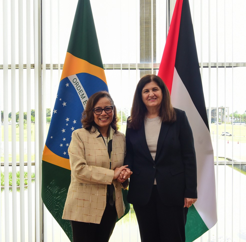 Maria Laura da Rocha, secretária-geral do Itamaraty, e a ministra dos Negócios Estrangeiros e Expatriados da Palestina, Varsen Aghabekian Shahin — Foto: Letícia Clemente/MRE
