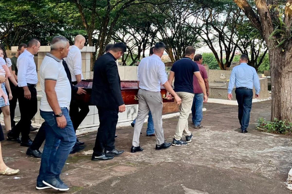 Piloto de avião que bateu em prédio em BH é enterrado no Norte do Paraná