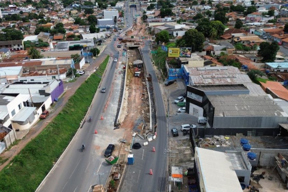 Trecho em obras da Miguel Sutil &mdash; Foto: Sinfra- MT