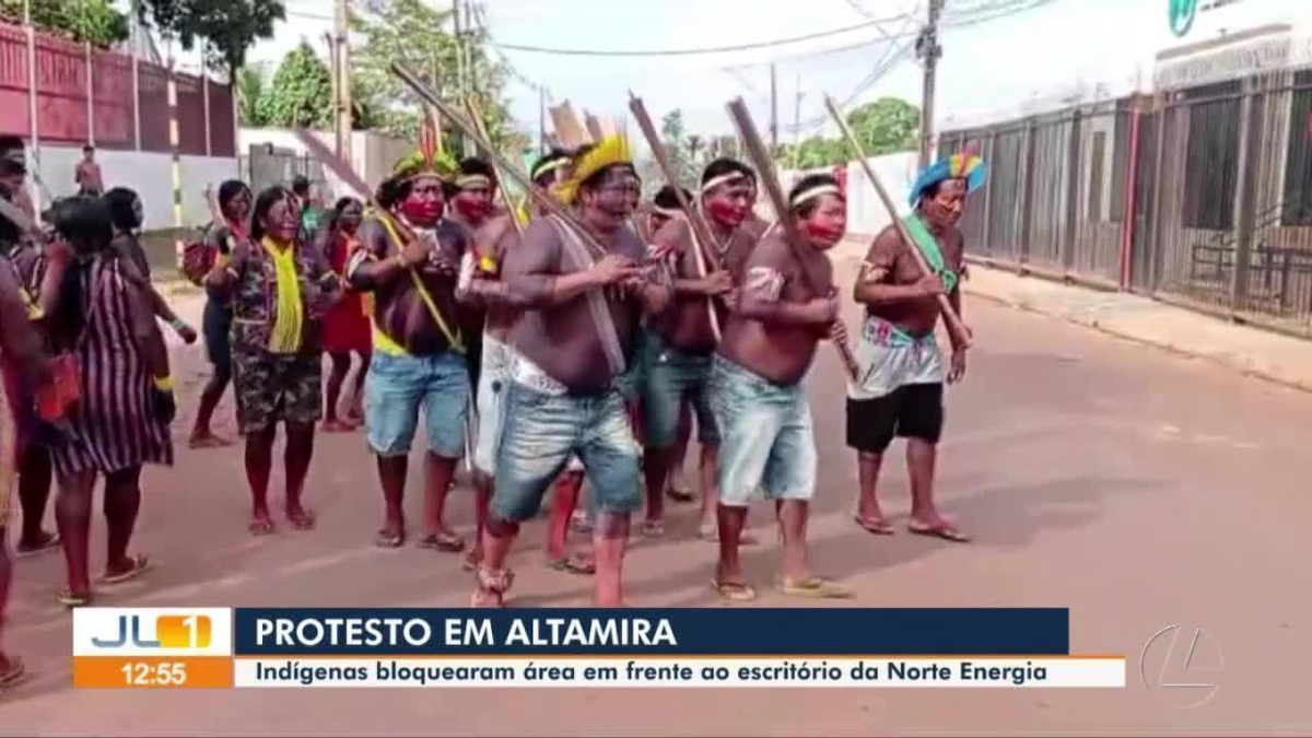 Protesto de indígenas Xikrin bloqueia acesso ao escritório da Norte Energia, concessionária de Belo Monte, no PA 