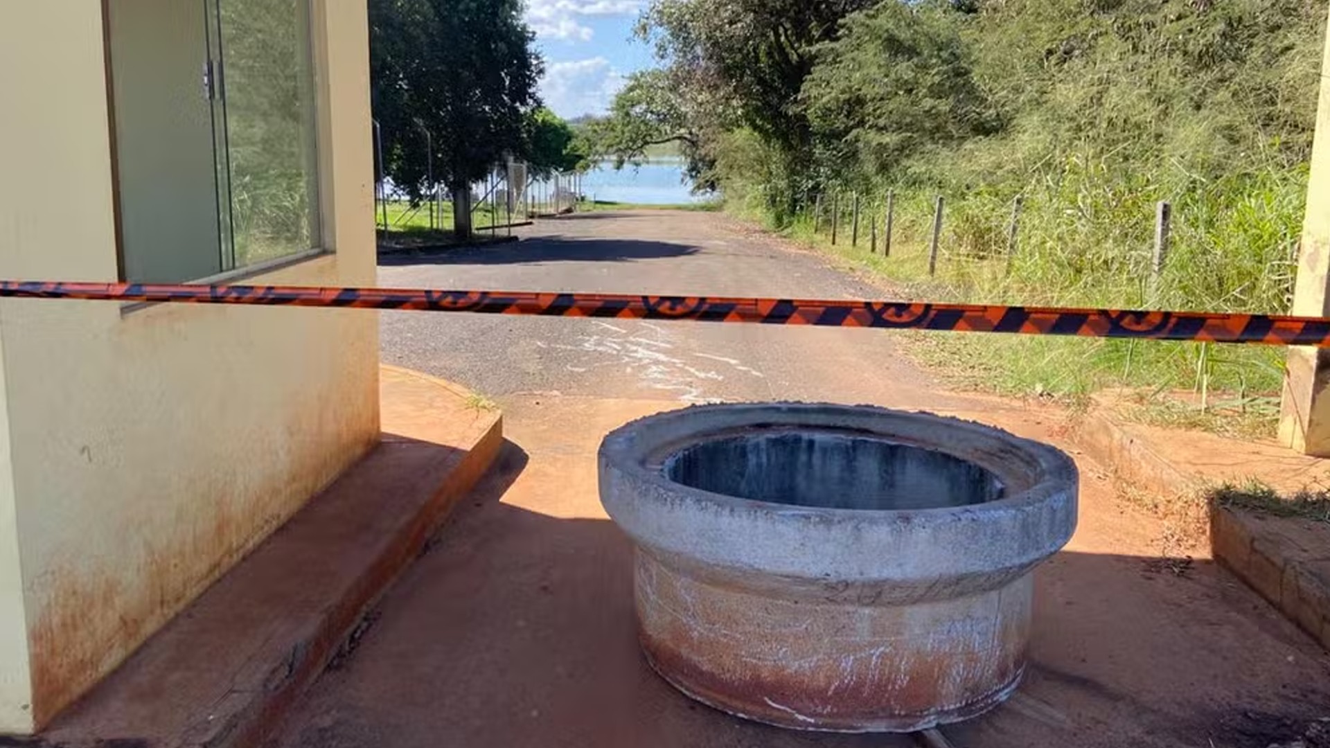 Prainha de Pedranópolis é interditada após denúncia de possível contaminação por esgoto