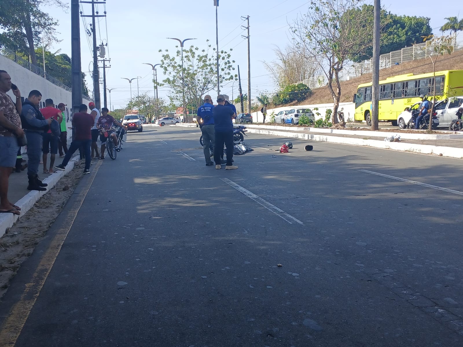 Criança morre após cair de moto e ser atropelada por caminhão na Avenida dos Franceses, em São Luís