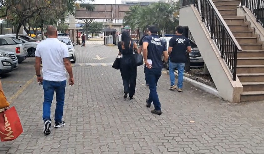 Dentista é presa, e clínica é interditada após cliente ter rosto deformado no Recreio
